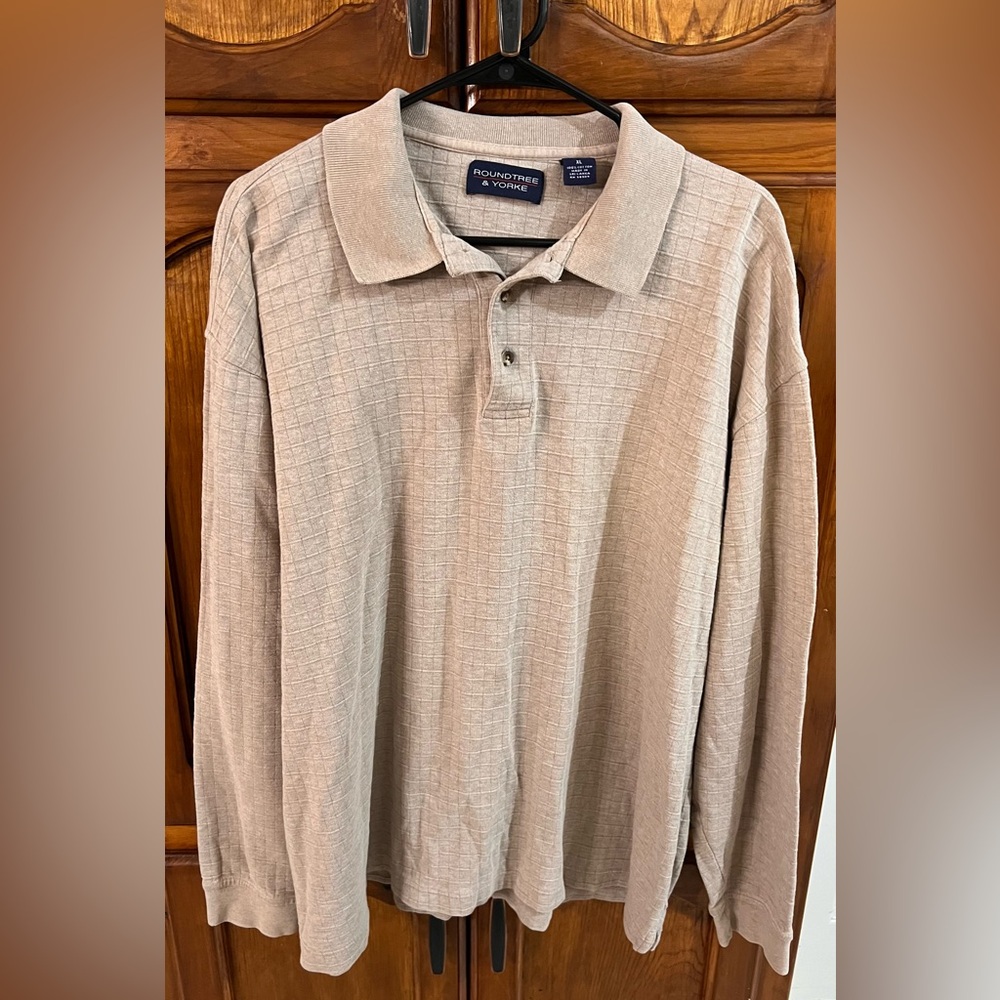 Roundtree & Yorke Men's Beige Long Sleeve Collared Polo Shirt! Size XL.